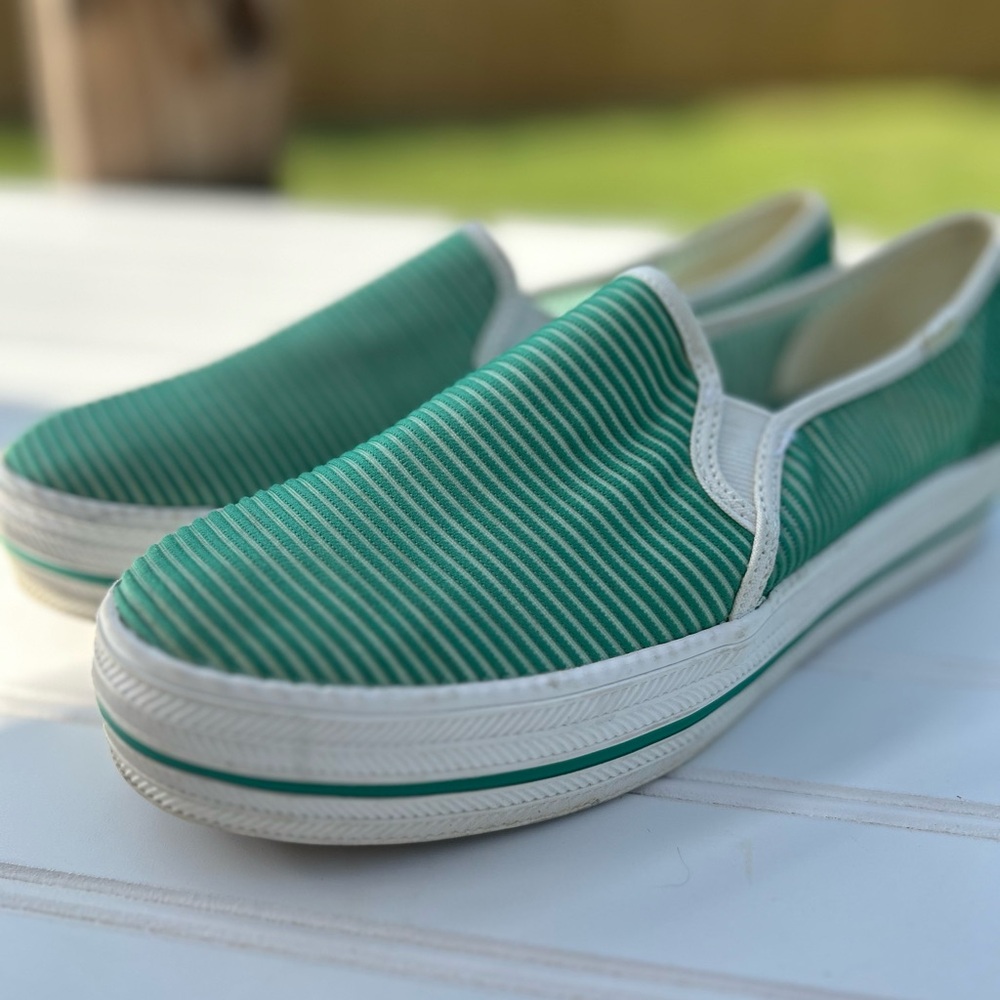Green Striped Slip-On Women's Casual Sneakers